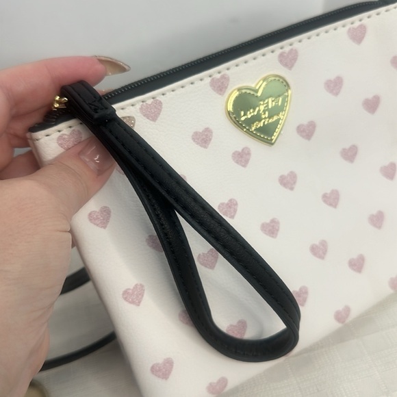 Luv Betsey by Betsey Johnson wristlet / crossbody bag white/pink hearts NWOT! - Picture 9 of 10